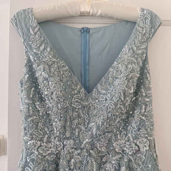 STUNNING MAC DUGGAL SLEEVELESS GOWN - Picture 7 of 9